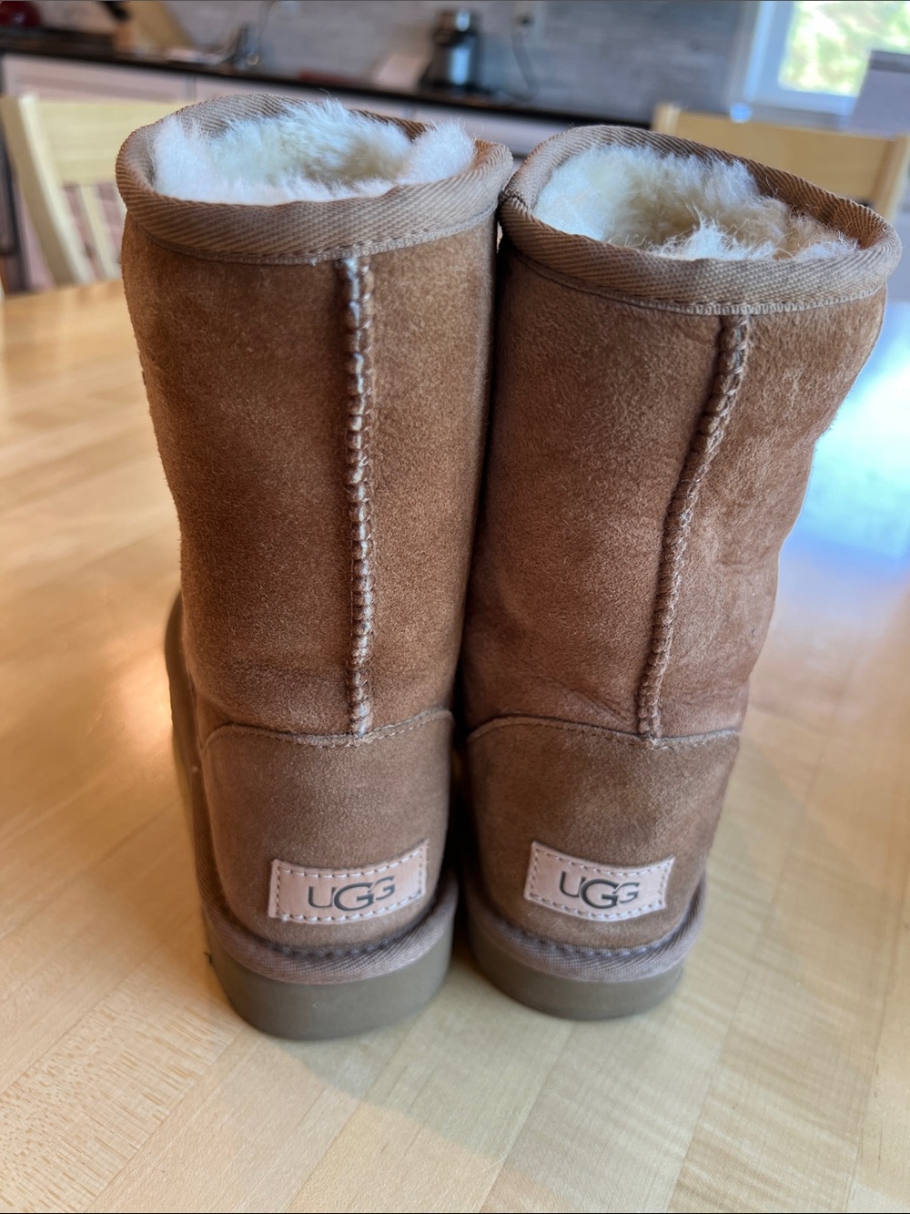 UGG Womens Classic Short II Shearling Boots - Chestnut Brown